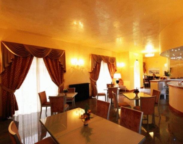 Sangallo Hotel Монте Сан Савино Екстериор снимка