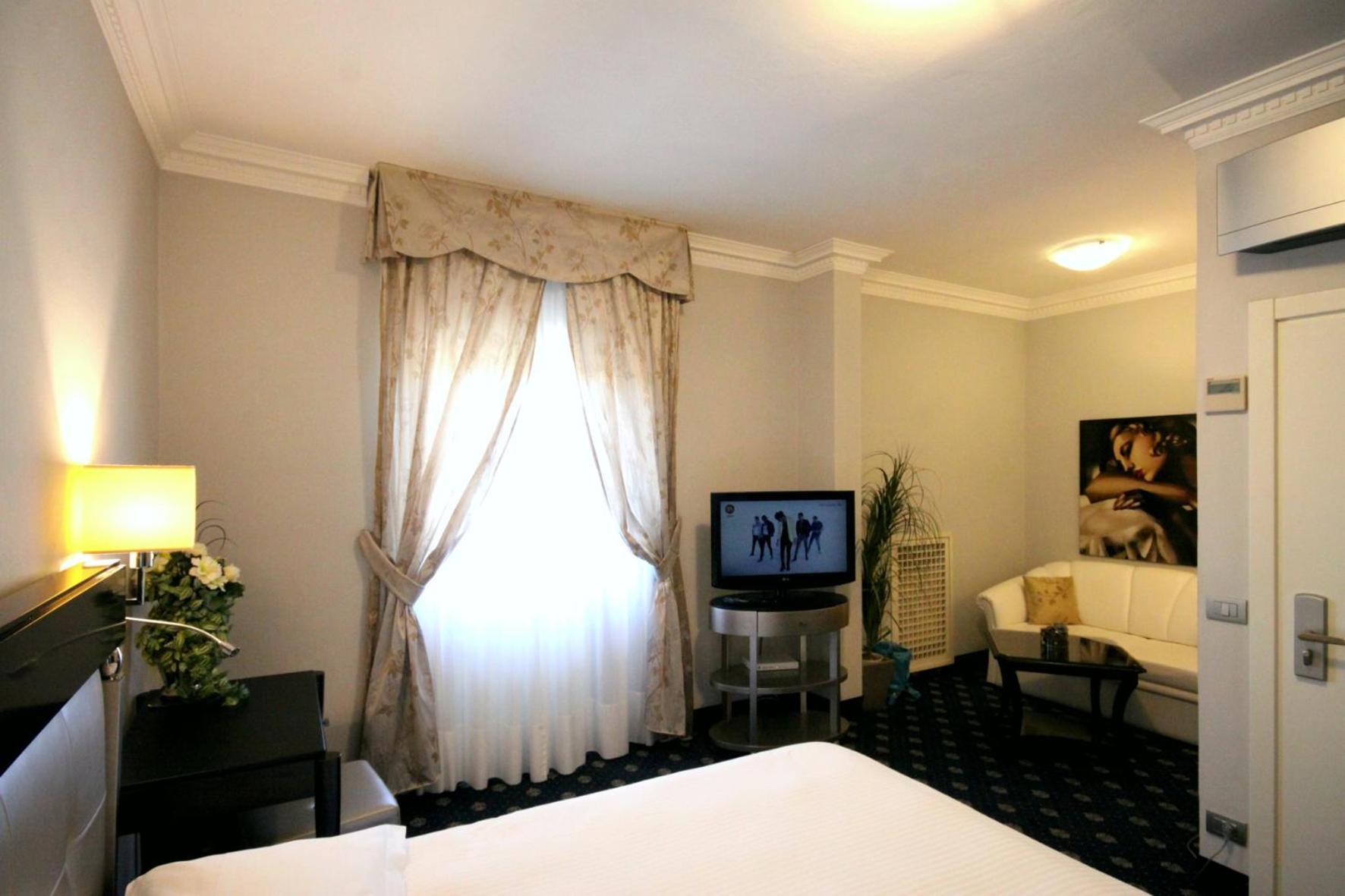 Sangallo Hotel Монте Сан Савино Екстериор снимка