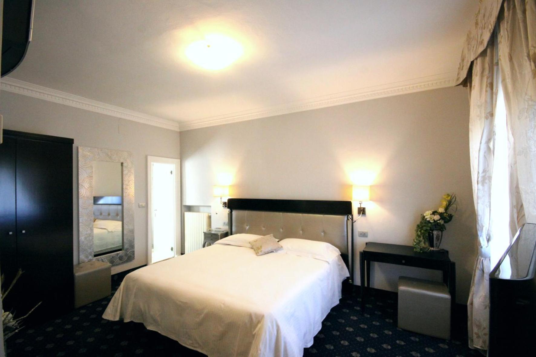 Sangallo Hotel Монте Сан Савино Екстериор снимка
