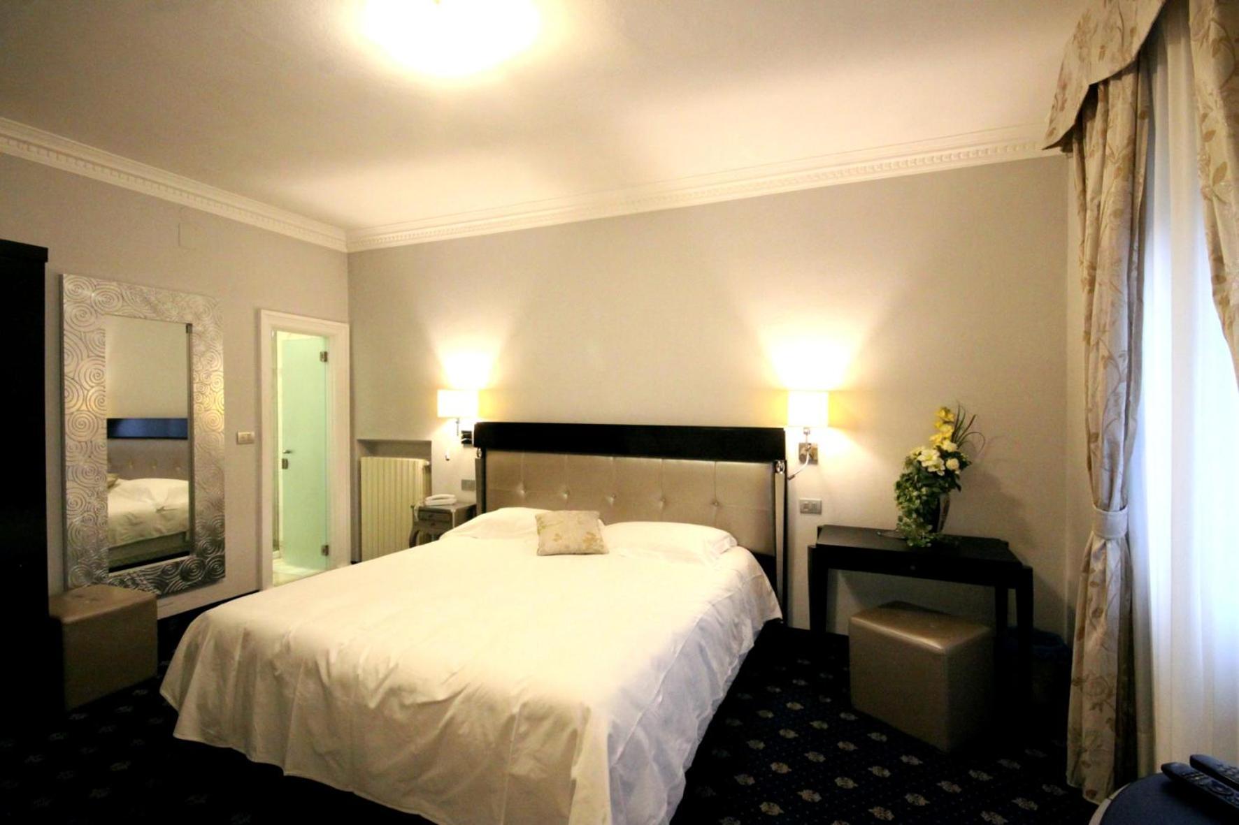 Sangallo Hotel Монте Сан Савино Екстериор снимка