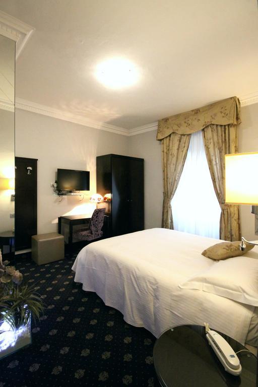 Sangallo Hotel Монте Сан Савино Екстериор снимка