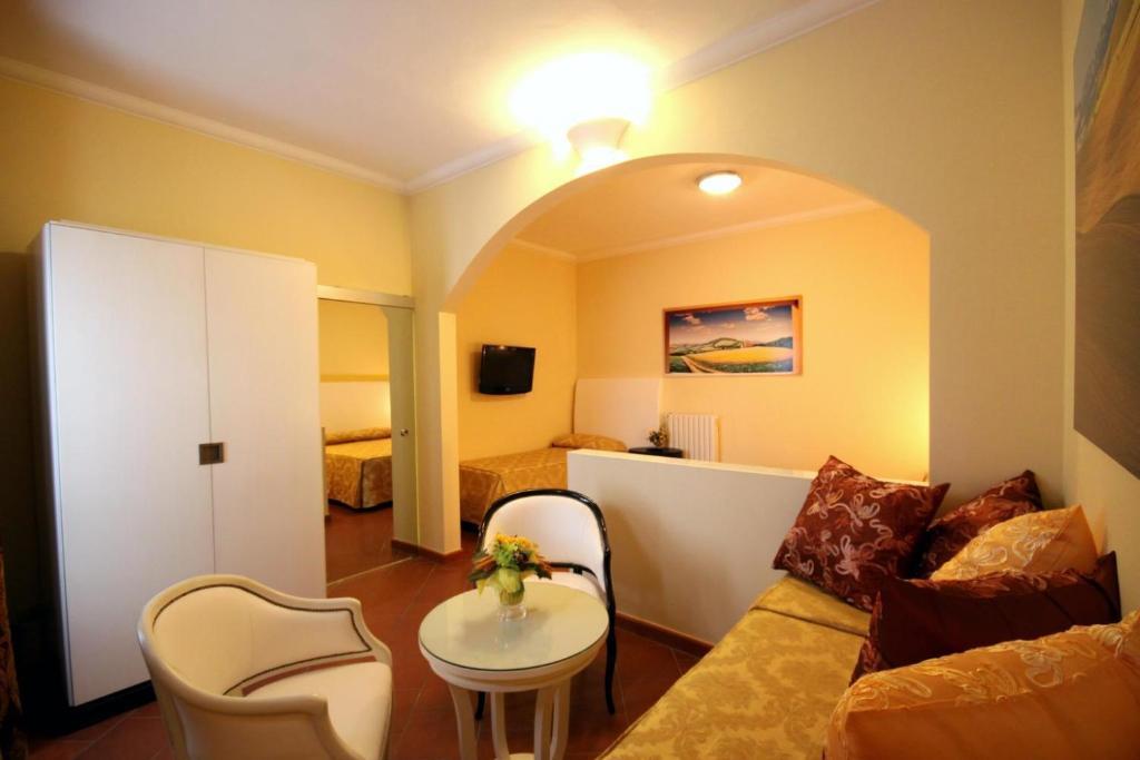 Sangallo Hotel Монте Сан Савино Стая снимка